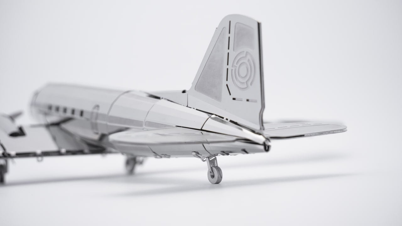 Remarkable Douglas DC-3 – metalinis konstruktorius