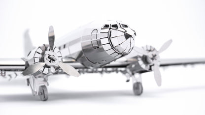Remarkable Douglas DC-3 – metalinis konstruktorius
