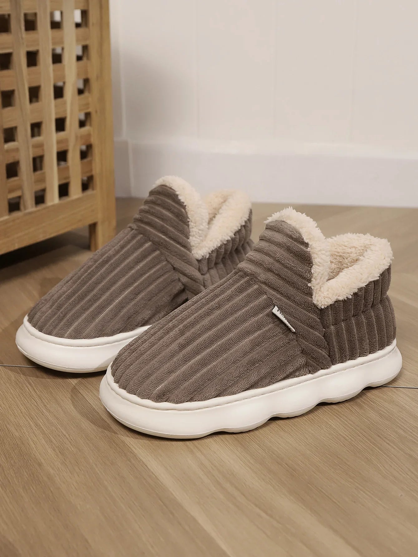 Žieminės Šlepetės Unisex - Šiltos Pliušinės su Kailiuku - Neslystančios - Vyrams Moterims