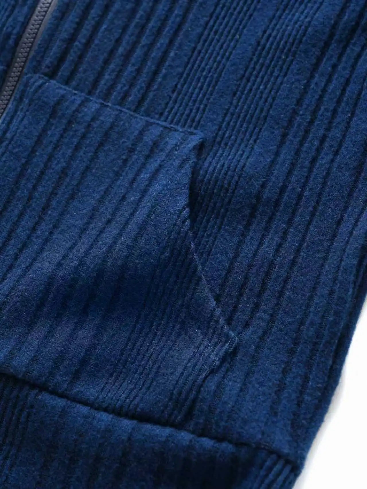 Moterų Trumpa Striukė Didelių Dydžių - Rudens-Žiemos Striukė su Gobtuvu ir Užtrauktuku