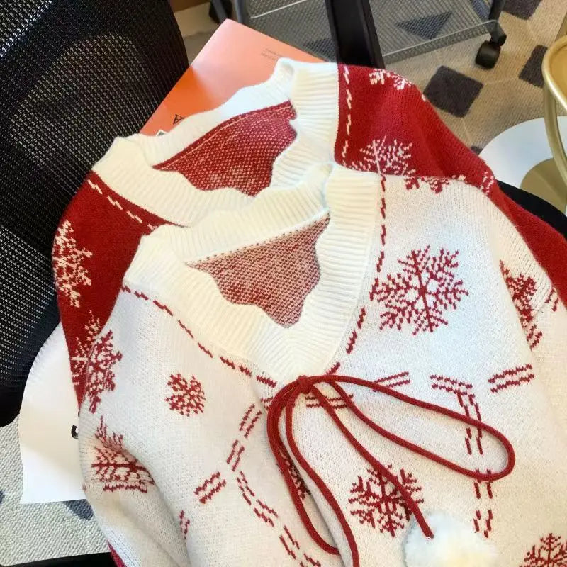 Moteriškas Kalėdinis Megztinis su Snaigių Raštu ir Kaspinu - V Formos Iškirptė