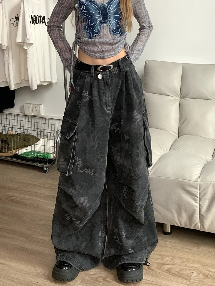 Moterų Laisvi Platūs Džinsai  - Elastingi Denim Kelnės su Kamufliažo ir Gyvatės Dizainu